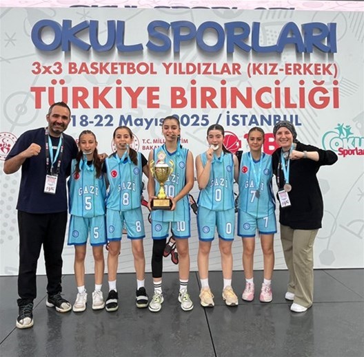 AHMETLİ GAZİ ORTAOKULU’NUN YILDIZ KIZLARI TÜRKİYE İKİNCİSİ OLDU