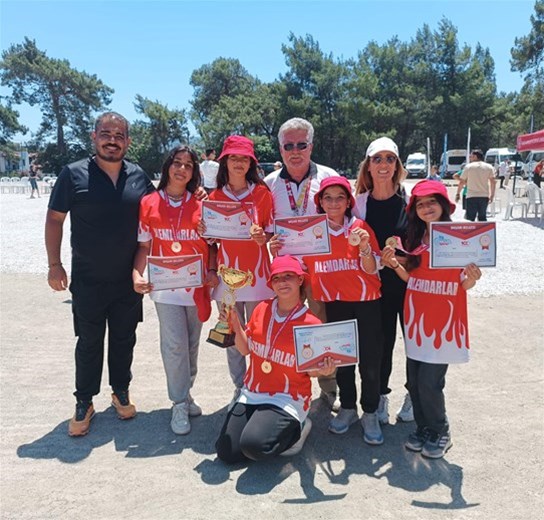 AKHİSAR ŞEHİT HASAN ACAR ORTAOKULU BOCCE TAKIMI, OKUL SPORLARINDA TÜRKİYE BİRİNCİSİ OLDU