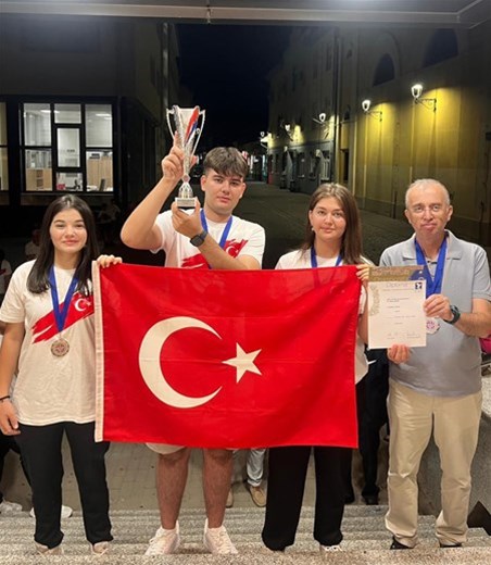 MANİSALI SPORCULAR HAVA SPORLARINDA DÜNYA İKİNCİSİ
