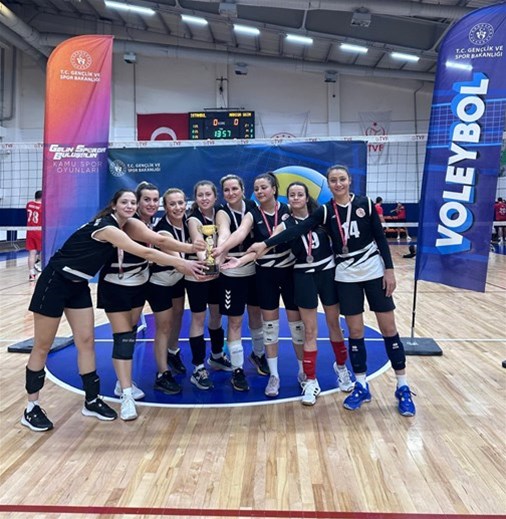 MANİSA GSB KADIN VOLEYBOL TAKIMI TÜRKİYE İKİNCİSİ OLDU