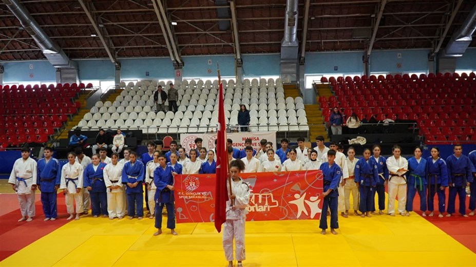 MANİSA’DA OKUL SPORLARI HEYECANI JUDO İLE START ALDI