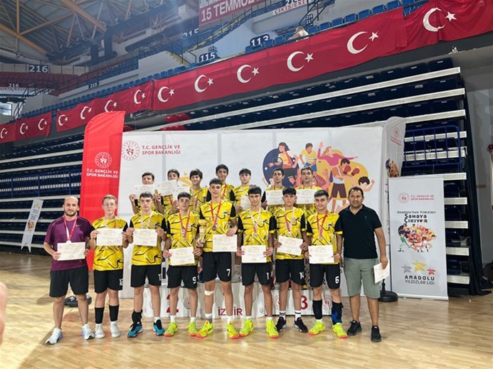 MANİSA ERKEK VOLEYBOL TAKIMI TÜRKİYE ŞAMPİYONU OLDU