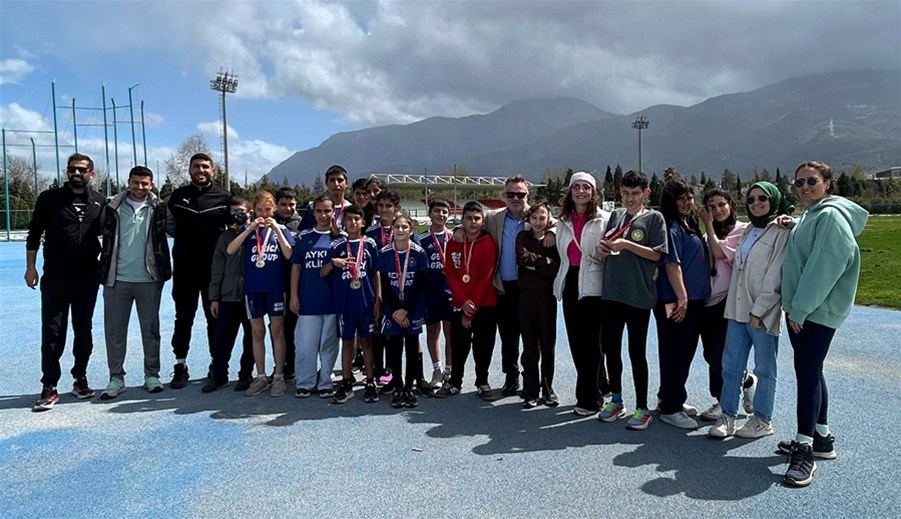 OTİZM FARKINDALIK GÜNÜ’NDE ÖZEL SPORCULAR ATLETİZMDE YARIŞTI