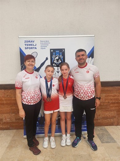 Manisalı badmintonculardan Hırvatistan’da 2 bronz madalya